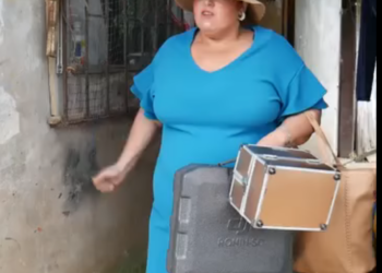 L3101004 Su hermana los dejo sin nada y solo para irse al jacuzzi, piscina y al yate