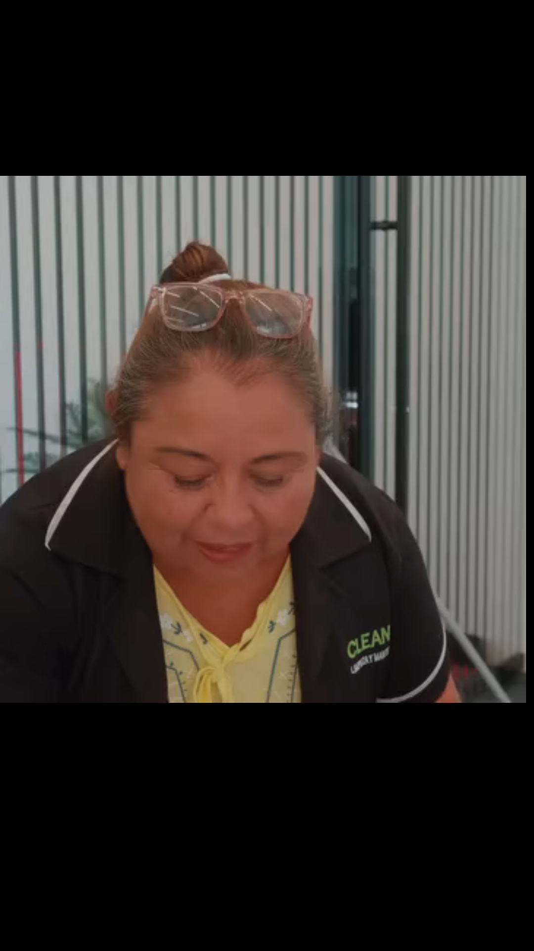 L2701004 Millonaria pone a prueba a sus empleados y les da una gran recompensa 😱❤ part2