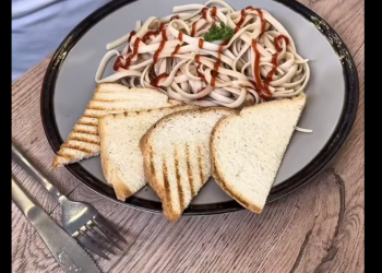 L2701005 Niña malcriada trata mal a un mesero sin imaginar que era su papá😱 part2