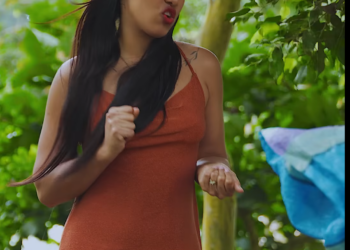 L2701005 Hija se avergonzαba de su madre por ser cαmp3sinα y terminó pagando caro su error part2