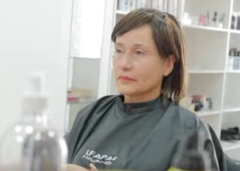 L2801001 Madre vendió su cabello para comprar un vestido a su hija y ella le pago así part2