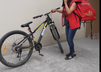 L2701002 Mujer delivery descubrio con una pizza la infid3lidad de su esposo part2