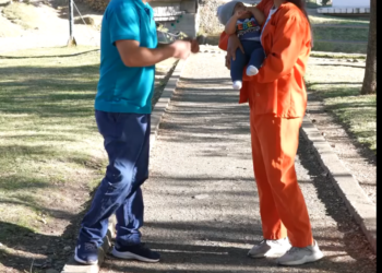 L2801001 Rea reg4lo su bBeb un exraño para salvar la vida de este angelito part2