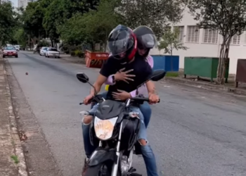 L0102003 Esta pobre niña se hizo millonaria y nunca olvidó a su mejor amiga ❤️ part2