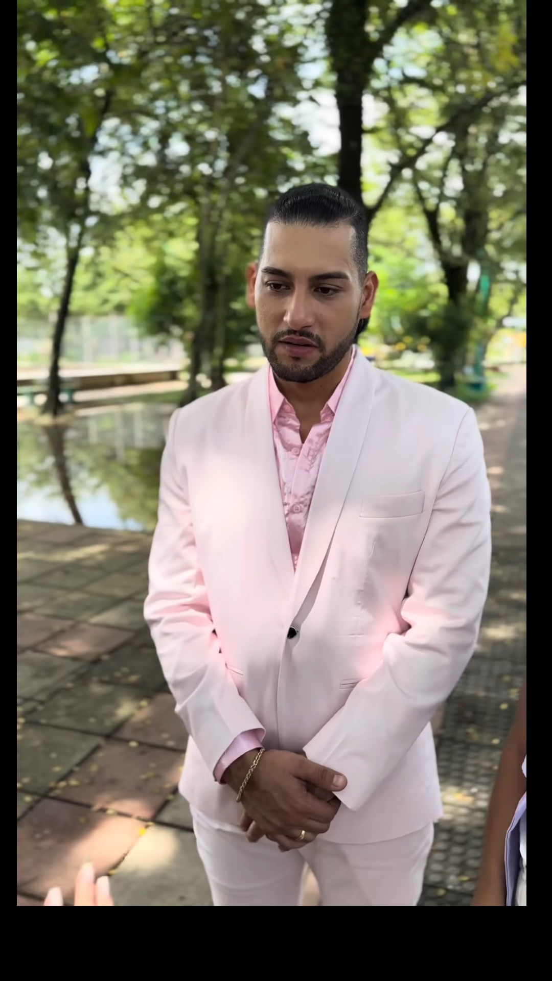 L0302002 Millonario le cambia la vida a mujeres que se hacen pasar ciegas 😱 Linis Florez part2