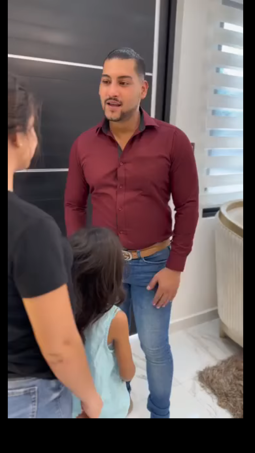 L0402002 Se enamora de un hombre rico por ayudarla pero nunca se imaginó lo que pasaría al final😱 Linis Florez part2