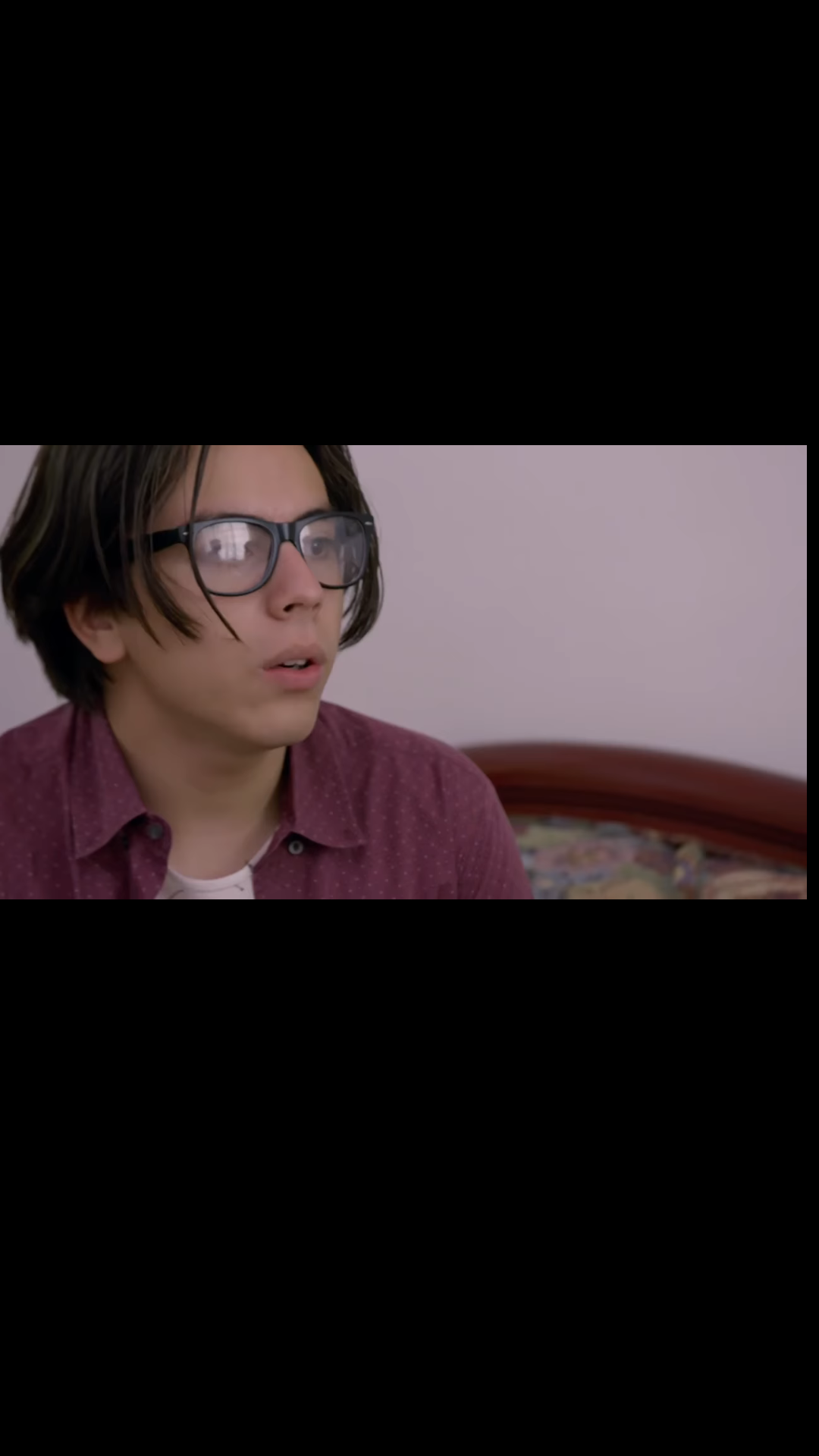 L0502001 Checo no puede defenderse de los malosos que lo molestan, pero Lucas interviene y lo recibe en su casa Como dice el dicho part2