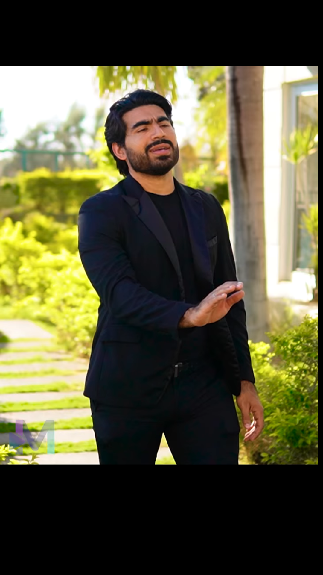 L0502004 Se avergonzaba de su novia por ser una payasa de la calle