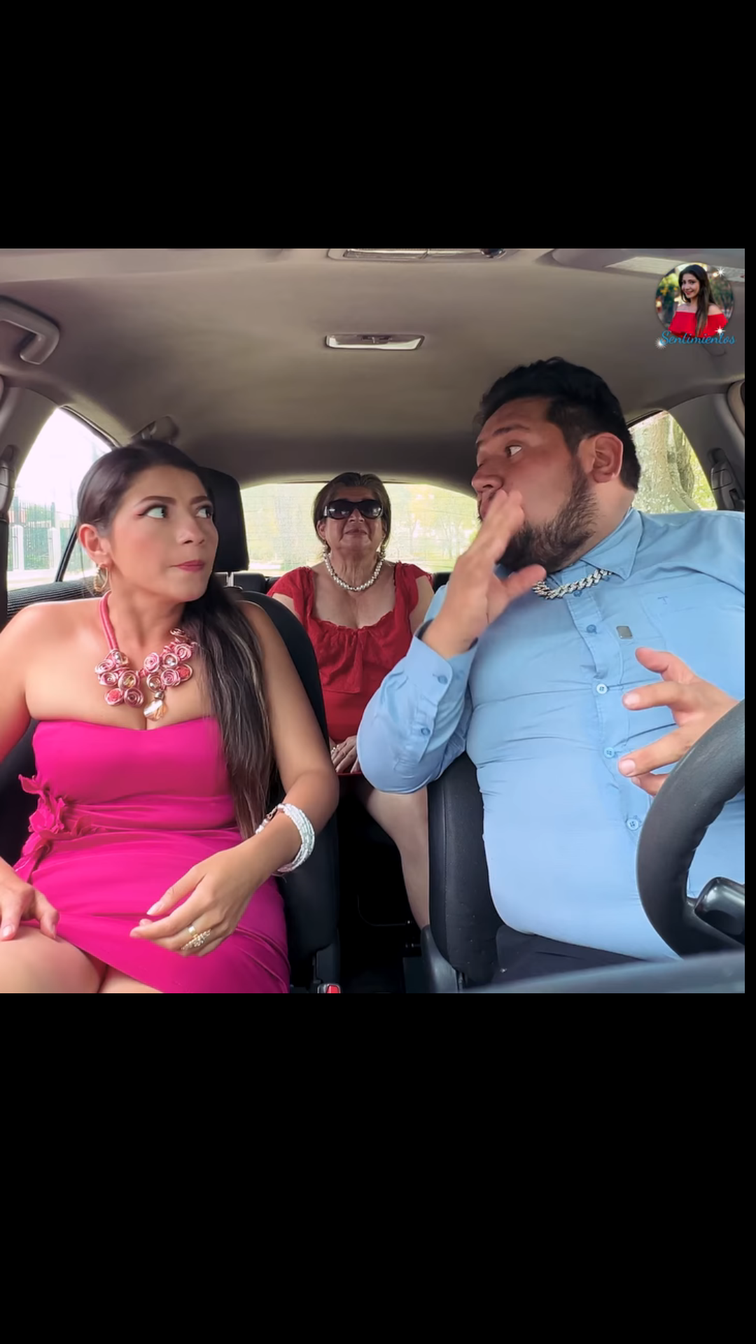 L0502001 Niños recuperan la vista de esta abuelita para que vea a su exposo con su hija