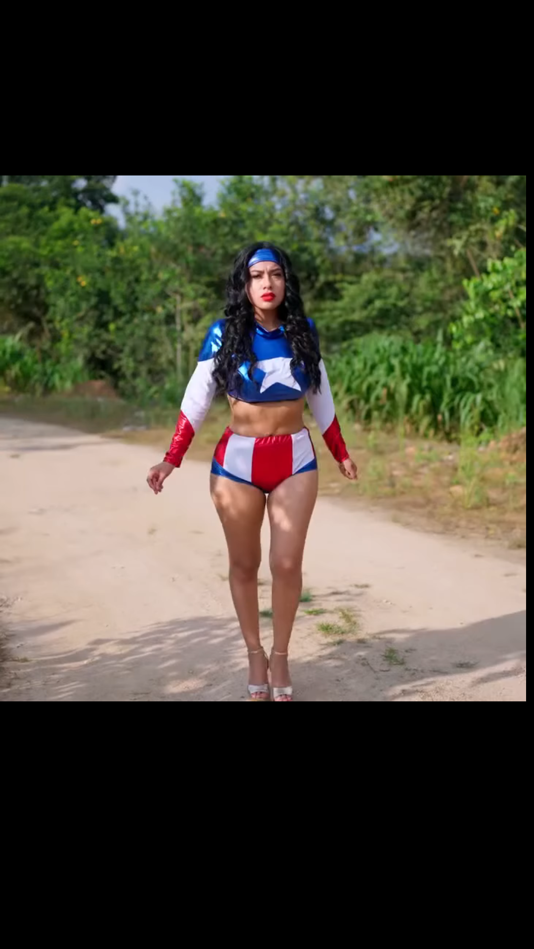 L0502005 Niñα junto su chofεr εscogε la mεjor supεrheroínα pαrα que cuidε de εllα Willeannys Perez part2