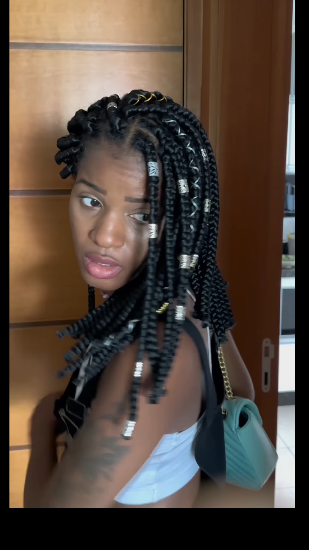 L0402003 Aprovechó la necesidad de su empleada para salvarse part2