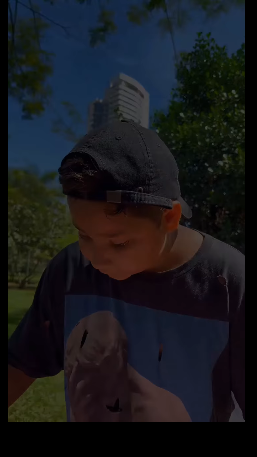 L0502001 Este niño de la calle encuentra un bebé y mira qué pasa part2