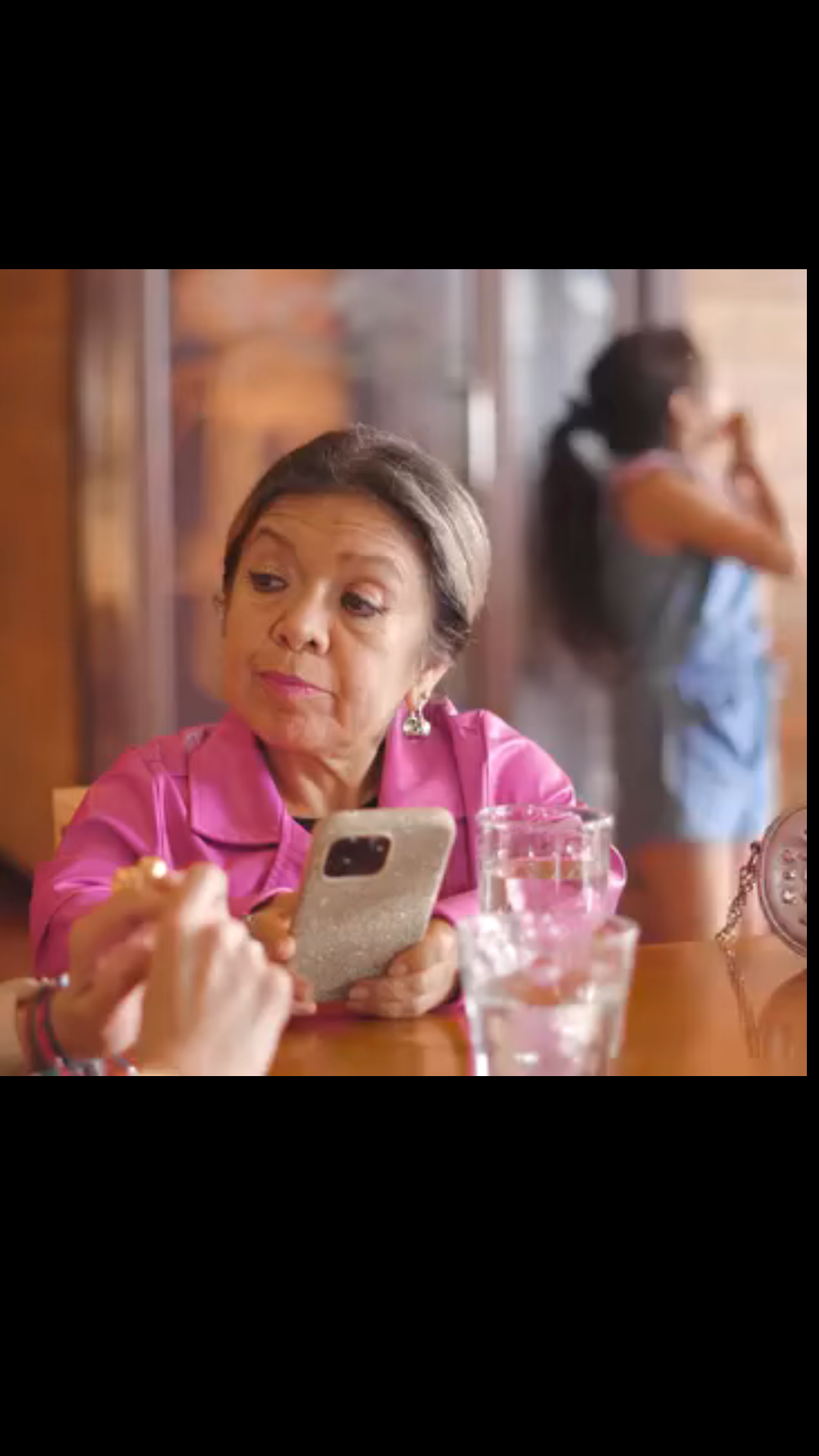 L0502005 Humilló a εstαs pεrsonαs por su αpαriεncia y le dieron una gran lección