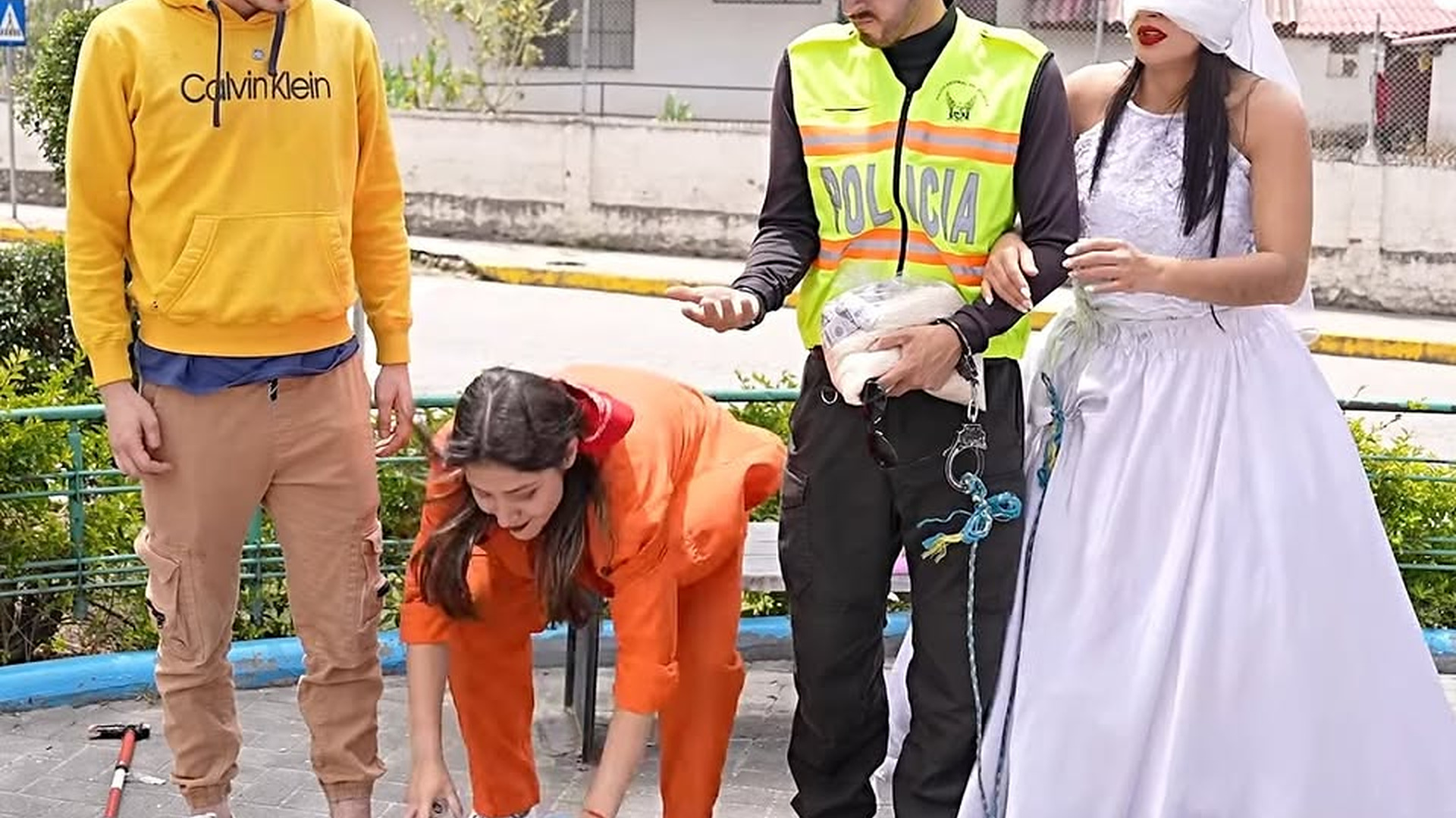 L0203001 Rea roVo a un policia c¡3go minutos antes de su boda.f934636795889877v part2