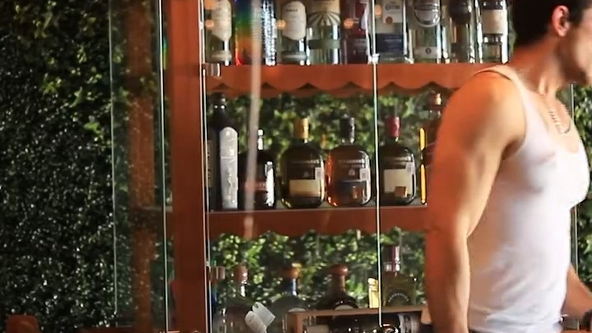 L0903005 Hermosa y loca mujer se enamora de apuesto ladrón part2