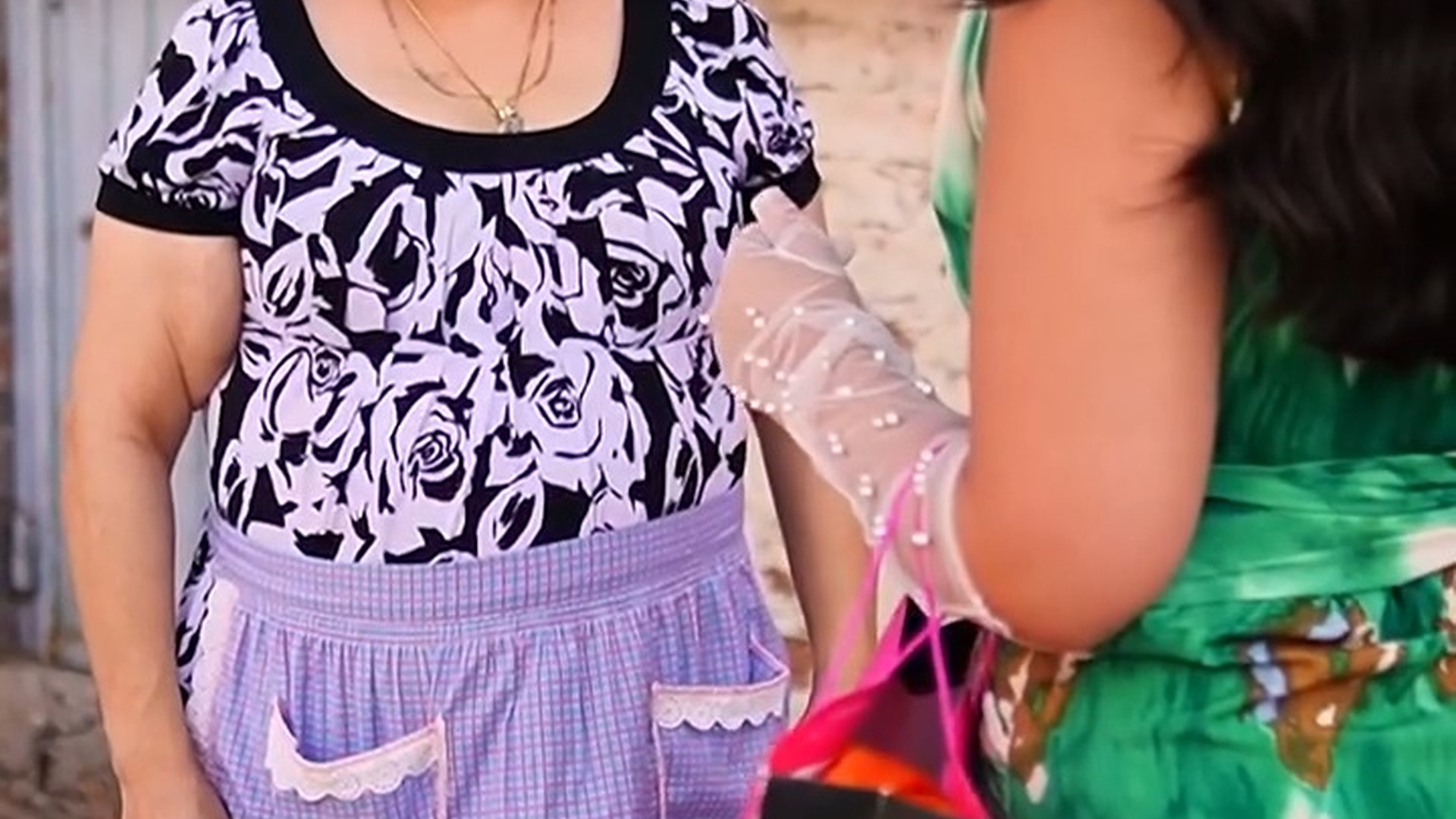 L1203002 Su novio le dio bolillo y pollo recalentado como cena romantica part2