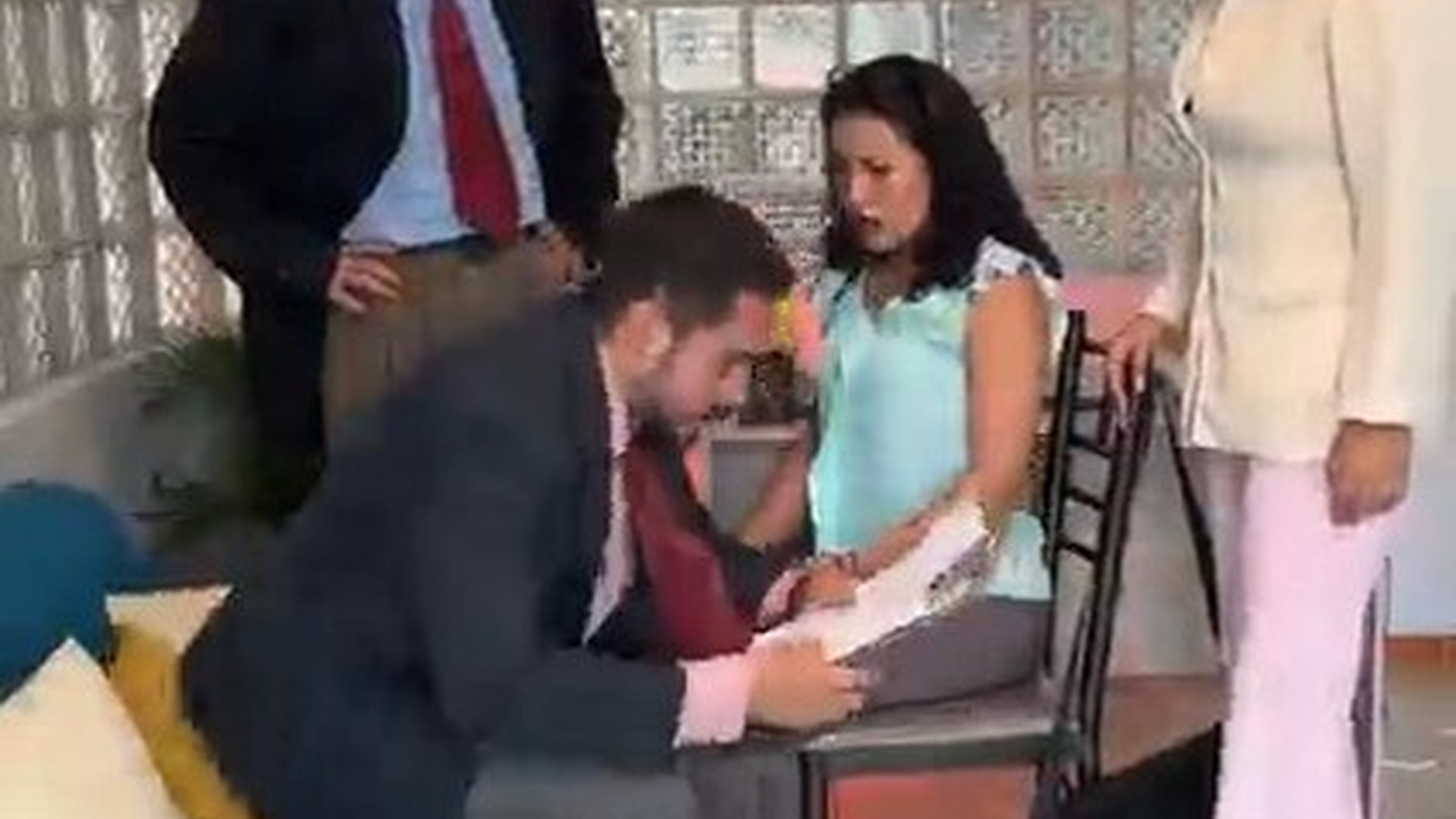 L1303003 Mujer armo un plan mac4brr0 haciendose la v1ctt1ma para que botaran a su compañera de trabajo sin pensar que lo pagaría asi part2