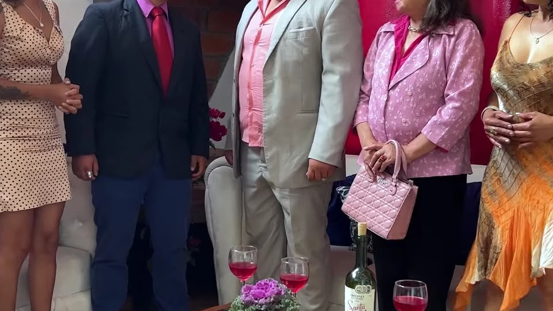 L1403003 Princesa millonaria pago a un albañil para que se case coon ella por una triste razon que todos deben conocer part2