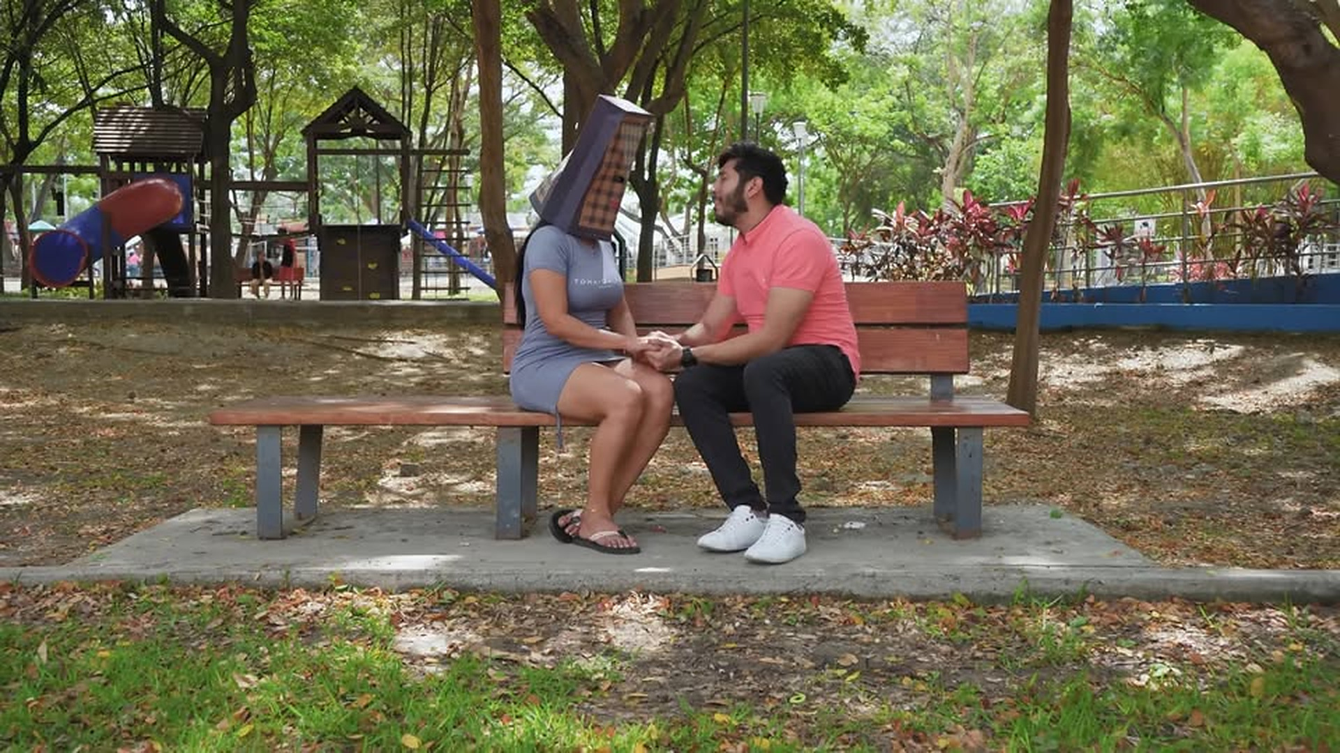 L1803002 Su novio la obligaba usar una bolsa cuando ell part2