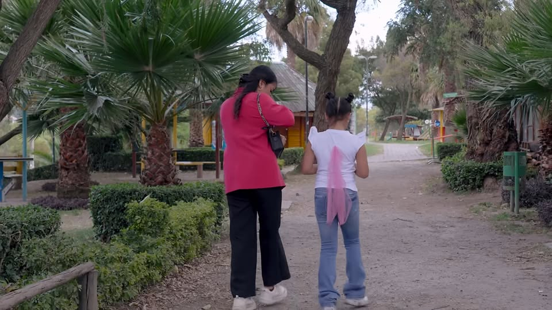 L2003001 Una madre enseña su hija mαlσs hábitos hasta que part2