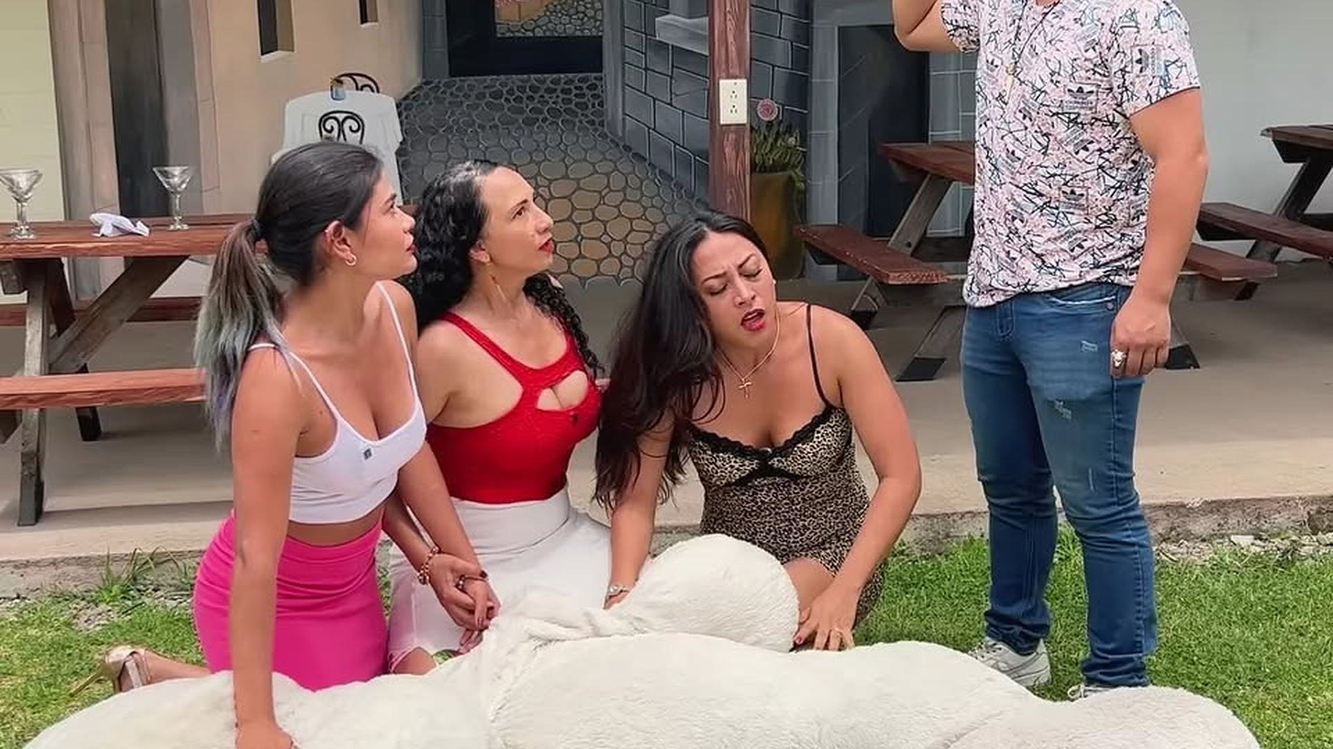 L2903001_Suegra pone a prueba a sus 3 nueras para sacarles dinero pero nadie esperaba que pase esto_part2 | Nhow KHi