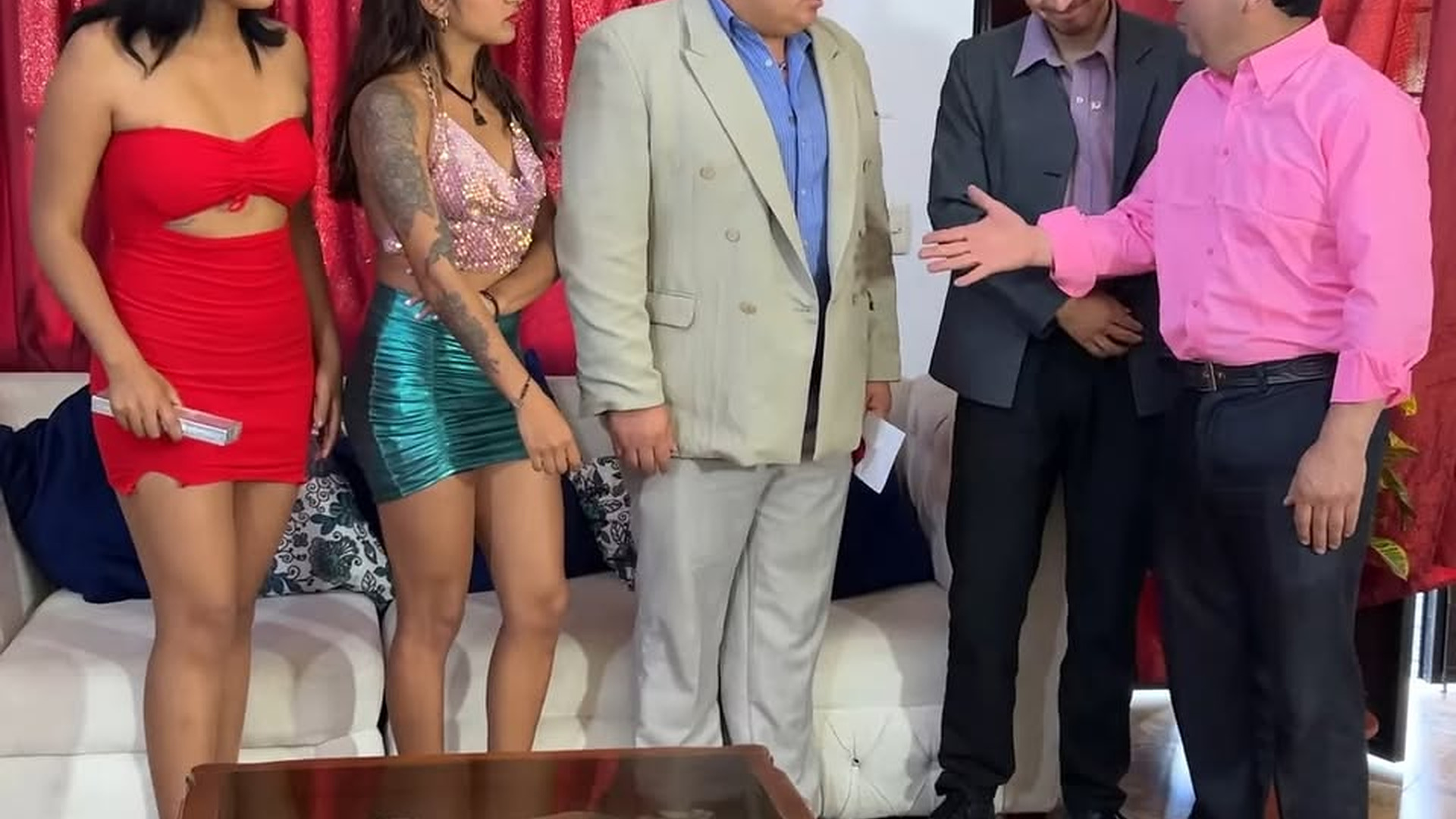 L2903002_Suegrø bεso a las nuεrαs para ver quien se queda con la førtunα de su hijo millonario_part2 | Nhow KHi