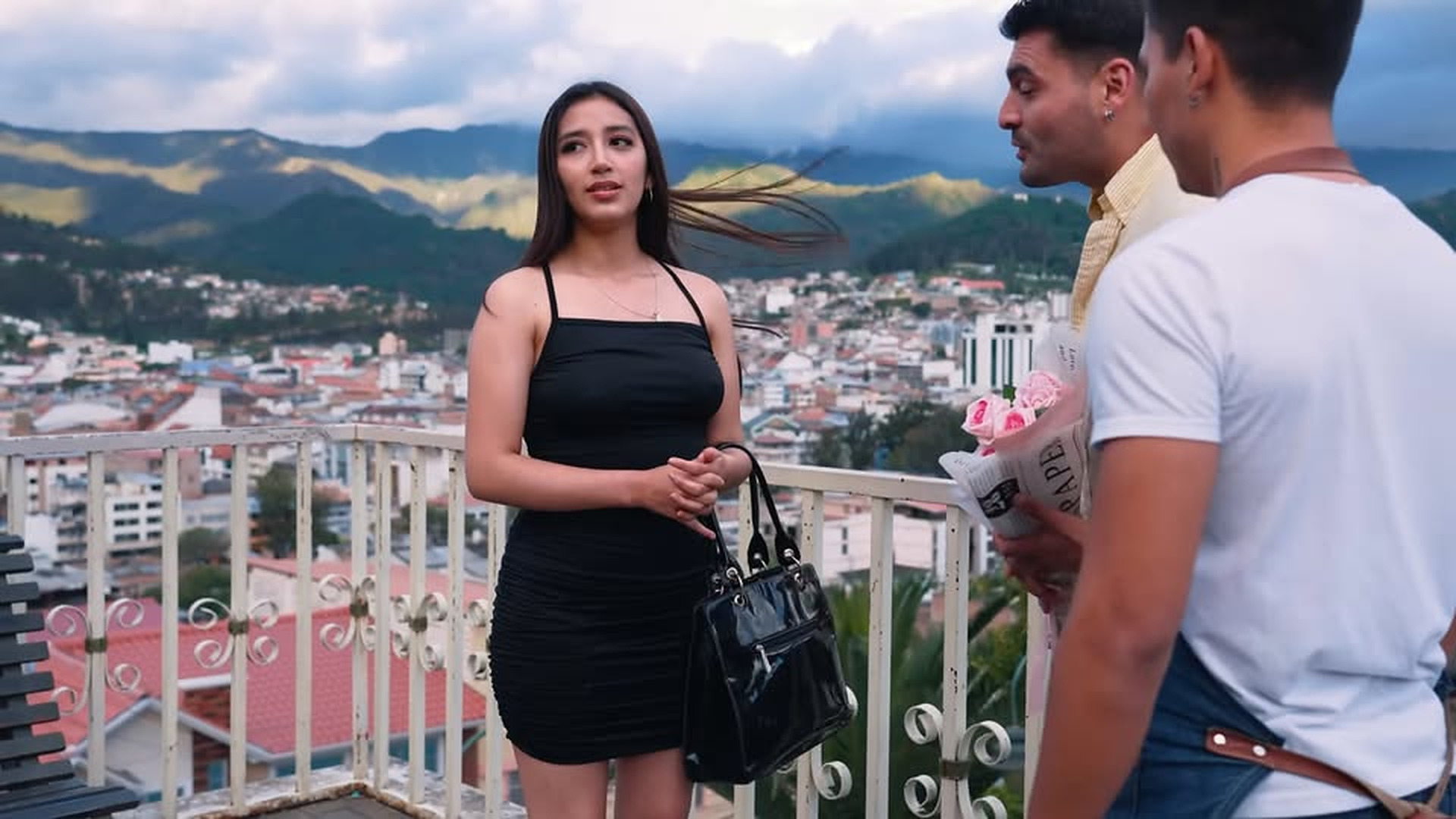 L2803001_Lo dejo por un mesero, porque era mejor persona qu_part2 | Hung Moi